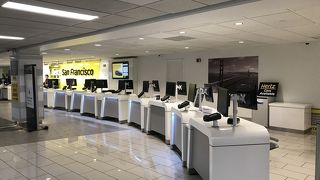 ハーツレンタカー (サンフランシスコ国際空港営業所)