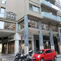 空港から乗り換えなの地下鉄3号線のモナスティラキ駅が最寄駅