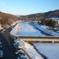 客室から見える無加川です。