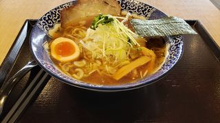 フードコート内。お値段お高め