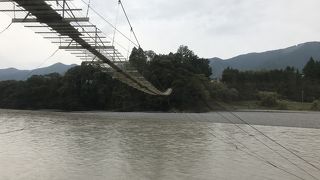 大井川沿い：塩郷の吊橋、長さ220m