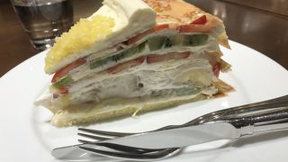 高いのに大盛況