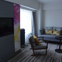 ゆったり座れるソファーやテーブル。