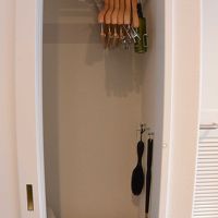 ハンガーや使い捨てスリッパです。