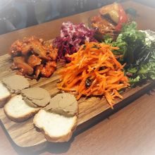 21時の入店で時間が無かったので手っ取り早く5種盛り