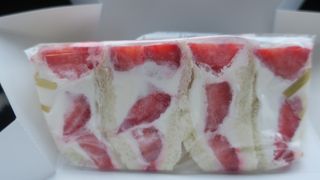 いちごサンド美味しい♪