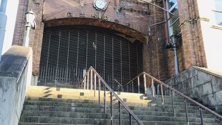 休館中の日比谷公会堂