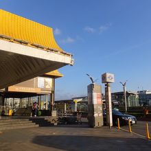 松山空港を出た目の前が入り口