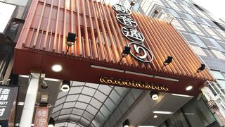 雷門に近いアーケード街