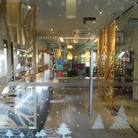 小さなジムスペースがあります。無料ドリンクがありがたい。