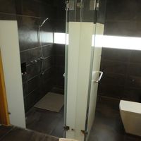 シャワーのみ、トイレ別で便利
