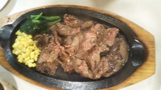 ランチタイムには満席