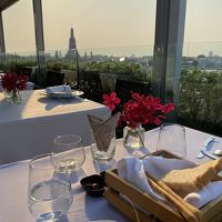 夕方のルーフトップレストラン