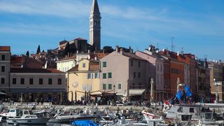 ロヴイ二港からの眺め