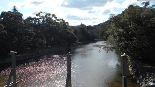 内宮を囲むよう