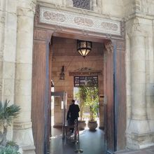 世界遺産のエル・ムアッカラ教会の入り口　セキュリティチェック