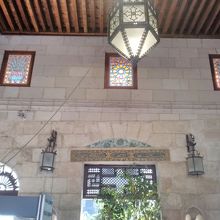 入り口付近の建物天井