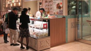 ボリュームには少し欠けます。若い女性客が多いように見受けられました。