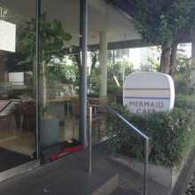 平日は朝8時からやってるので朝食に利用しやすい