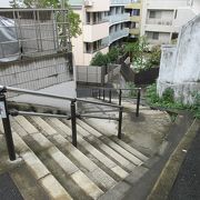 なぜ「お化け階段」というのか首をひねってしまうほど、いたって普通の階段です。