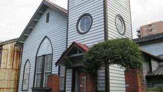 その瀟洒な木造の教会がとても新鮮に感じられました。