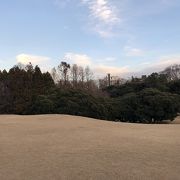 高台にある広い公園