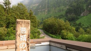 溶岩台地を称名川が削った跡