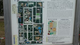 四季折々の表情を見せる京都市内の巨大な歴史緑地公園