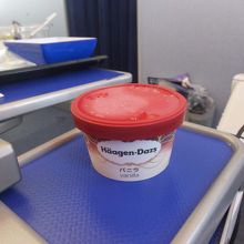 NRT-BOM：食後のハーゲンダッツ