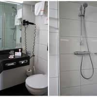 バスルームはシャワーのみ