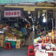 小さなお店が詰まったディープな世界