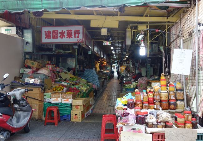 小さなお店が詰まったディープな世界