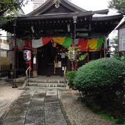 品川成田山の提灯の下がる小さなお寺は井伊直弼の開山の一心寺