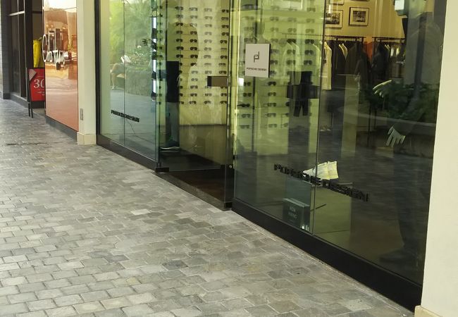 ポルシェ デザイン (アラモアナ センター店)
