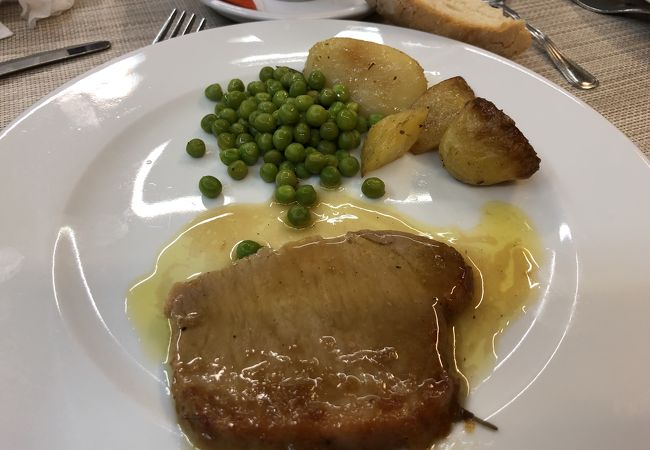 団体用の大きなレストラン