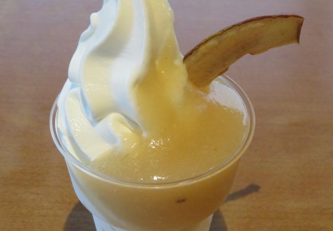 黒姫高原の牛乳で作ったリンゴソースのソフト