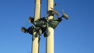 柱の中ほどに船