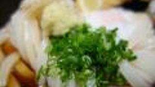 いゃー、絶品です。こんなにうまいうどんは、そんじょそこらにはありません。それも梅田に。