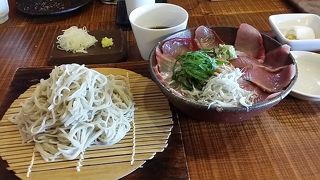 蕎麦と海鮮が楽しめます