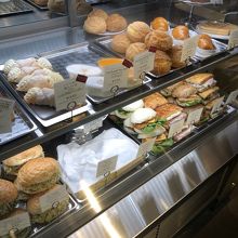 スイーツ意外に美味しそうなサンド類がある