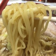 麺は中太のストレート麺