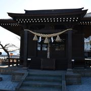 阿武隈河畔に建つ板倉神社