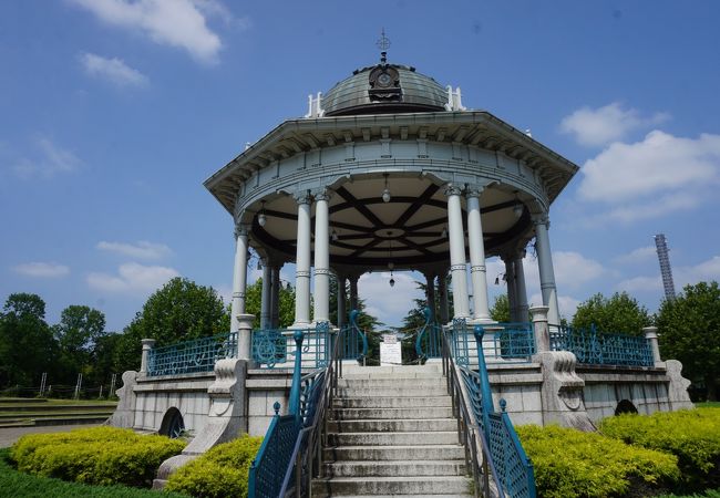 鶴舞公園の中にある歴史的建物の一つ