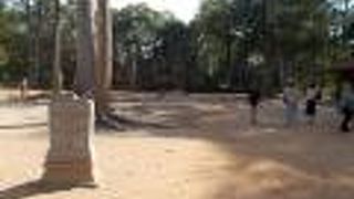 アンコール・トムの外側で東のエリアにあります。