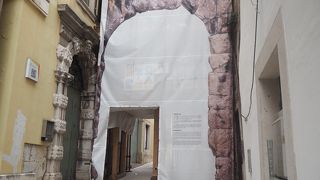 The Old Gateway Roman Arch