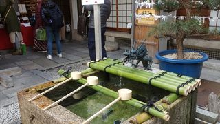 京都の名水の一つ。場所がよすぎて，汲むひとは少ない。