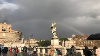 10体の天使像のあるバチカンとローマを繋ぐ橋