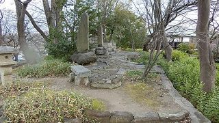 復元された石垣がわずかにあるのみ