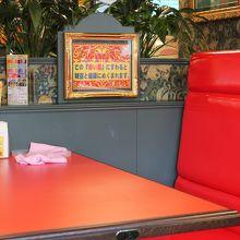 財運と健康に恵まれる「赤い席」