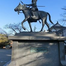 騎馬像です